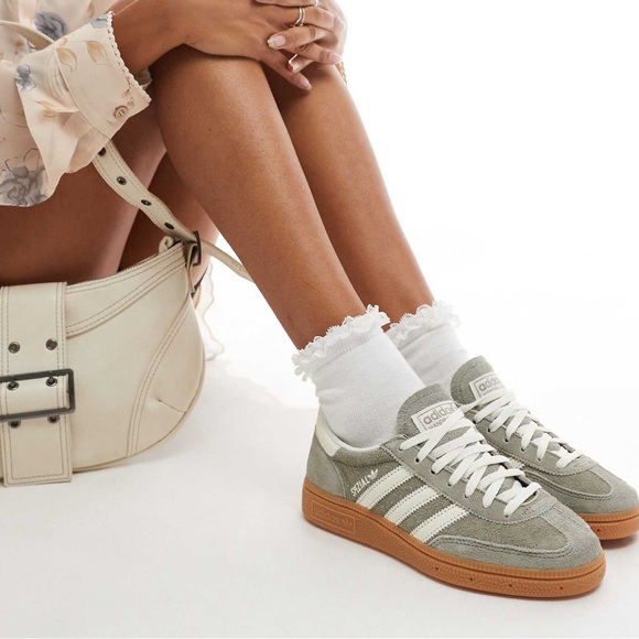 adidas Originals Handball Spezial sneakers in gray and white - Picture 3 of 11